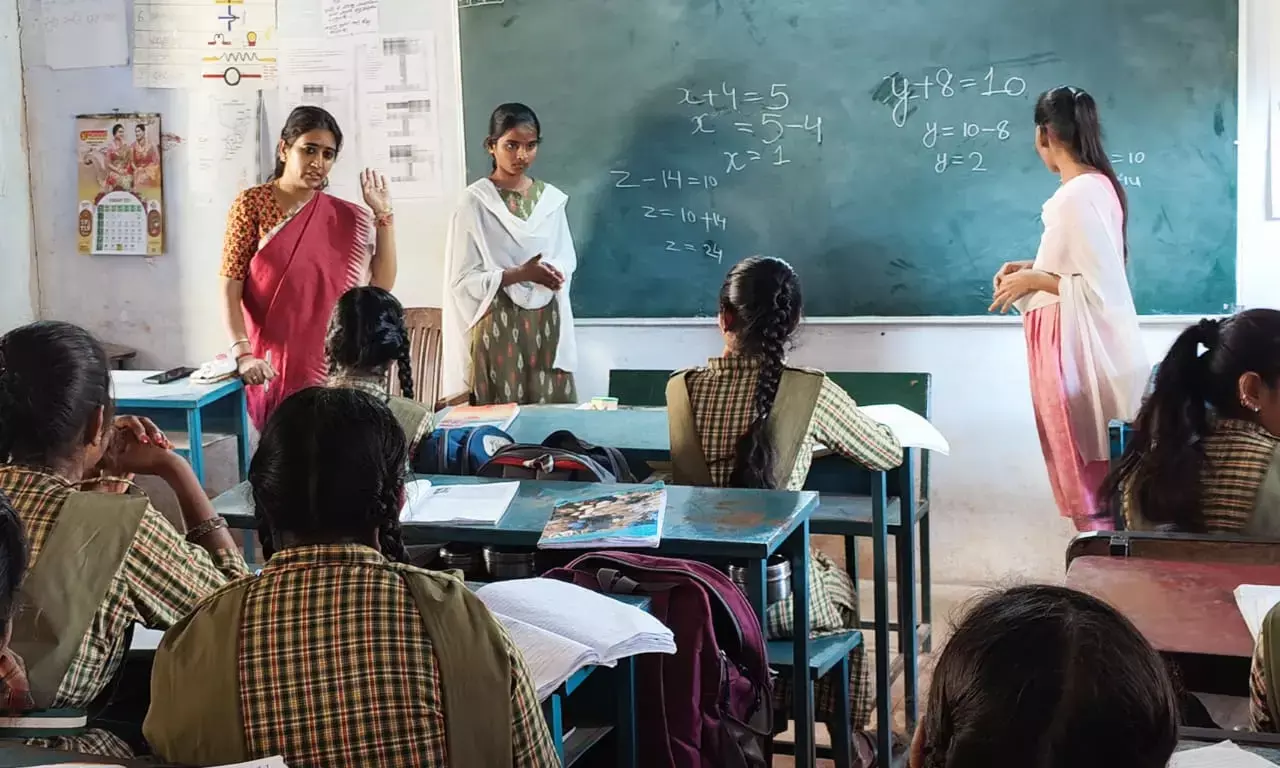 ಬೀದರ್: 10ನೇ ತರಗತಿ ವಿದ್ಯಾರ್ಥಿಗಳಿಗೆ ಗಣಿತ ಪಾಠ ಮಾಡಿದ ಜಿಲ್ಲಾಧಿಕಾರಿ ಶಿಲ್ಪಾ ಶರ್ಮಾ