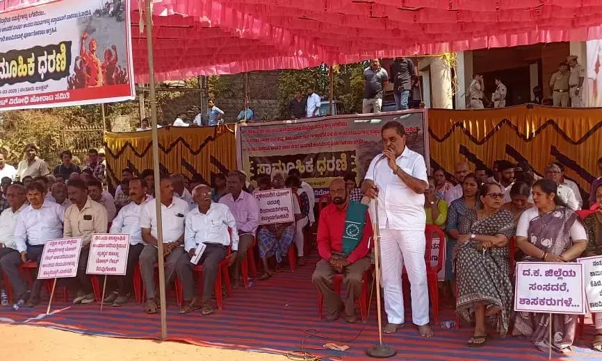 ದ.ಕ. ಜಿಲ್ಲೆಯ ಹೆದ್ದಾರಿ ಸಮಸ್ಯೆಗಳ ಪರಿಹಾರಕ್ಕೆ ಒತ್ತಾಯಿಸಿ ಸಾಮೂಹಿಕ ಧರಣಿ: ಹಲವು ಸಂಘಟನೆಗಳು ಭಾಗಿ, ವ್ಯಾಪಕ ಬೆಂಬಲ