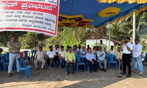 ಹೆಜಮಾಡಿ ಟೋಲ್ ಗೇಟ್ ವಿರುದ್ಧ ಆಕ್ರೋಶ: ಬಸ್ಸು ಮಾಲಕರಿಂದ ಸಾಂಕೇತಿಕ ಪ್ರತಿಭಟನೆ