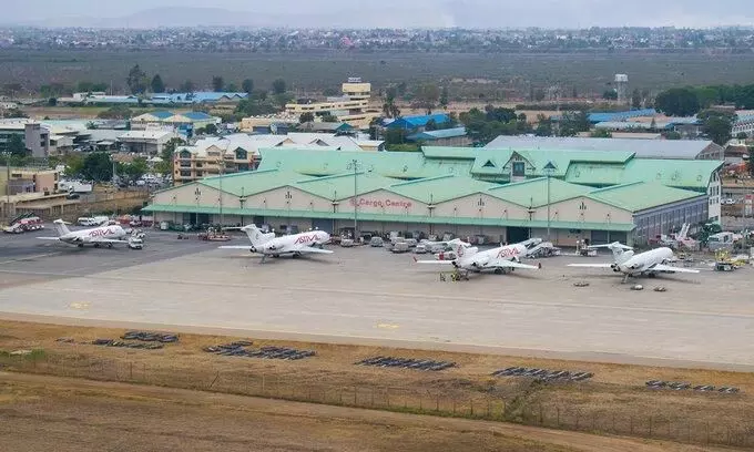 ವೀಸಾ ಸಮಸ್ಯೆ: ವಿಮಾನ ಸಿಬ್ಬಂದಿಗೆ ಬಳಸಿದ ಸ್ಯಾನಿಟರಿ ಪ್ಯಾಡ್ ಎಸೆದ ಮಹಿಳೆ!