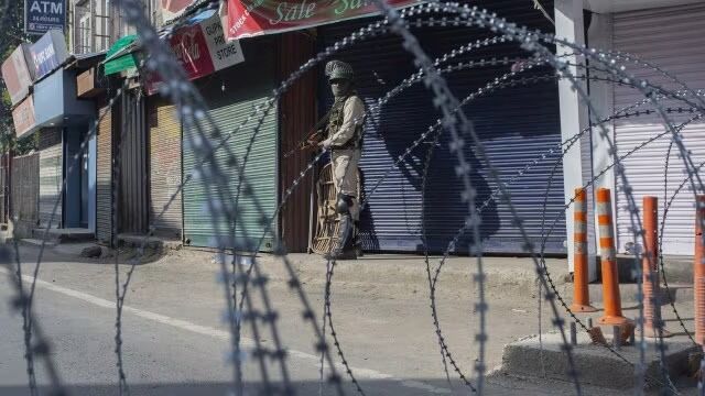 ಶ್ರೀನಗರ | ಚೆಕ್ ಪೋಸ್ಟ್ ನಲ್ಲಿ ಟ್ರಕ್ ನಿಲ್ಲಿಸಿಲ್ಲ ಎಂದು ಗುಂಡಿಕ್ಕಿದ ಸೇನಾ ಸಿಬ್ಬಂದಿ: ಚಾಲಕ ಮೃತ್ಯು