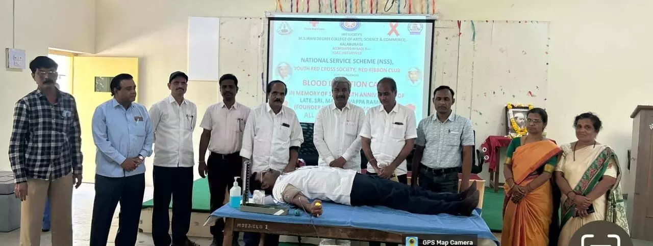 ಕಲಬುರಗಿ: ಎಂ.ಎಸ್.ಇರಾಣಿ ಕಾಲೇಜಿನಲ್ಲಿ ರಕ್ತದಾನ ಶಿಬಿರ ಕಲಬುರಗಿ: ಎಂ.ಎಸ್.ಇರಾಣಿ ಕಾಲೇಜಿನಲ್ಲಿ ರಕ್ತದಾನ ಶಿಬಿರ