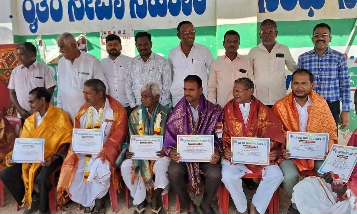 ಯಾದಗಿರಿ: ರೈತರ ಸೇವಾ ಸಹಕಾರ ಸಂಘದ ಅಧ್ಯಕ್ಷರಾಗಿ ವಿಶ್ವನಾಥ ಅಲ್ಲೂರು ಅವಿರೋಧ ಆಯ್ಕೆ ಯಾದಗಿರಿ: ರೈತರ ಸೇವಾ ಸಹಕಾರ ಸಂಘದ ಅಧ್ಯಕ್ಷರಾಗಿ ವಿಶ್ವನಾಥ ಅಲ್ಲೂರು ಅವಿರೋಧ ಆಯ್ಕೆ