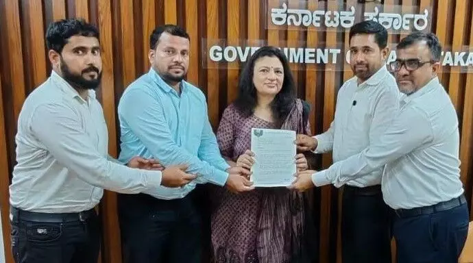 ಬೆಂಗಳೂರು: ಪ್ರವಾಸಿ ಕೂಟ ವಿಟ್ಲ ನಿಯೋಗದಿಂದ ಡಾ. ಆರತಿ ಕೃಷ್ಣ ಭೇಟಿ ಬೆಂಗಳೂರು: ಪ್ರವಾಸಿ ಕೂಟ ವಿಟ್ಲ ನಿಯೋಗದಿಂದ ಡಾ. ಆರತಿ ಕೃಷ್ಣ ಭೇಟಿ