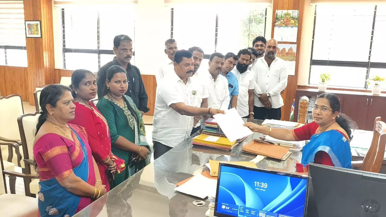 ಮಲ್ಪೆ ರಾಷ್ಟ್ರೀಯ ಹೆದ್ದಾರಿ ದುರಸ್ತಿಗೆ ಆಗ್ರಹಿಸಿ ಡಿಸಿಗೆ ಮನವಿ ಮಲ್ಪೆ ರಾಷ್ಟ್ರೀಯ ಹೆದ್ದಾರಿ ದುರಸ್ತಿಗೆ ಆಗ್ರಹಿಸಿ ಡಿಸಿಗೆ ಮನವಿ