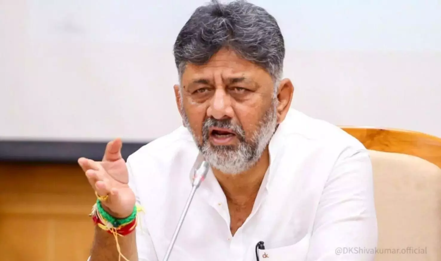 ಕುಮಾರಸ್ವಾಮಿ ಅವರನ್ನು ಭೇಟಿ ಮಾಡಲು ಅವರೇನು ಹಣಕಾಸು ಸಚಿವರೇ?: ಡಿ.ಕೆ.ಶಿವಕುಮಾರ್ ತಿರುಗೇಟು ಕುಮಾರಸ್ವಾಮಿ ಅವರನ್ನು ಭೇಟಿ ಮಾಡಲು ಅವರೇನು ಹಣಕಾಸು ಸಚಿವರೇ?: ಡಿ.ಕೆ.ಶಿವಕುಮಾರ್ ತಿರುಗೇಟು