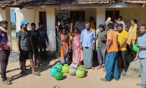 ಕಡೂರು | ಕುಡಿಯುವ ನೀರು ಪೂರೈಕೆಗೆ ನಿರ್ಲಕ್ಷ್ಯ ಆರೋಪ : ಗ್ರಾಪಂ ಕಚೇರಿಗೆ ಬೀಗ ಜಡಿದು ನಾಗರಾಳು ಗ್ರಾಮಸ್ಥರಿಂದ ಧರಣಿ, ಪಿಡಿಒಗೆ ತರಾಟೆ