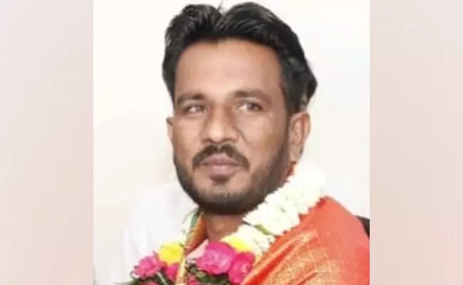 ಕರ್ತವ್ಯ ಲೋಪ ಆರೋಪ; ಬಸವಕಲ್ಯಾಣ ತಾಲೂಕು ಪಂಚಾಯಿತಿ ಸಹಾಯಕ ನಿರ್ದೇಶಕ ಅಮಾನತು ಕರ್ತವ್ಯ ಲೋಪ ಆರೋಪ; ಬಸವಕಲ್ಯಾಣ ತಾಲೂಕು ಪಂಚಾಯಿತಿ ಸಹಾಯಕ ನಿರ್ದೇಶಕ ಅಮಾನತು