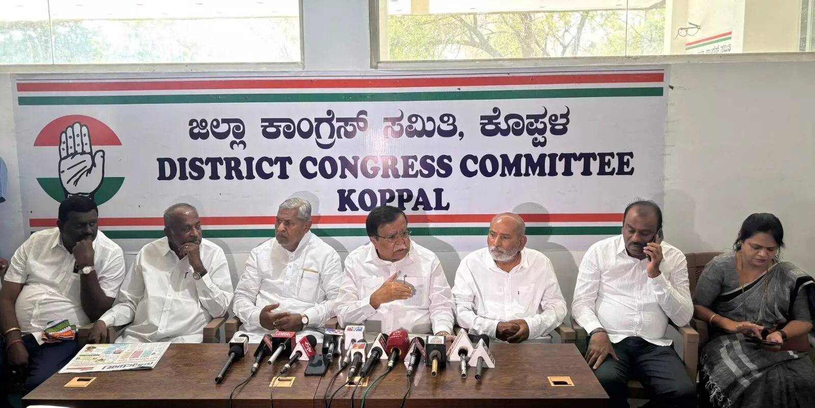 ರಾಜ್ಯಪಾಲರು ಮೈಕ್ರೋ ಫೈನಾನ್ಸ್ ಸುಗ್ರೀವಾಜ್ಞೆಯನ್ನು ತಿರಸ್ಕರಿಸಿಲ್ಲ, ಬದಲಾಗಿ ಸ್ಪಷ್ಟನೆ ಕೇಳಿದ್ದಾರೆ : ಕೆ.ಎನ್.ರಾಜಣ್ಣ ರಾಜ್ಯಪಾಲರು ಮೈಕ್ರೋ ಫೈನಾನ್ಸ್ ಸುಗ್ರೀವಾಜ್ಞೆಯನ್ನು ತಿರಸ್ಕರಿಸಿಲ್ಲ, ಬದಲಾಗಿ ಸ್ಪಷ್ಟನೆ ಕೇಳಿದ್ದಾರೆ : ಕೆ.ಎನ್.ರಾಜಣ್ಣ