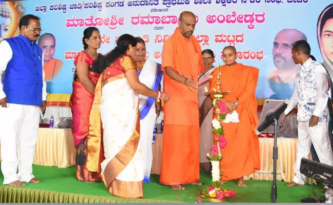 ಬೀದರ್ | ರಮಾಬಾಯಿ ಇಲ್ಲದಿದ್ದರೆ ಅಂಬೇಡ್ಕರ್ ಅವರು ಬದುಕಿನಲ್ಲಿ ಬೆಳಕು ಕಾಣುವುದಕ್ಕೆ ಸಾಧ್ಯವಿರಲಿಲ್ಲ: ಡಾ.ಜ್ಞಾನಪ್ರಕಾಶ್ ಸ್ವಾಮಿ ಬೀದರ್ | ರಮಾಬಾಯಿ ಇಲ್ಲದಿದ್ದರೆ ಅಂಬೇಡ್ಕರ್ ಅವರು ಬದುಕಿನಲ್ಲಿ ಬೆಳಕು ಕಾಣುವುದಕ್ಕೆ ಸಾಧ್ಯವಿರಲಿಲ್ಲ: ಡಾ.ಜ್ಞಾನಪ್ರಕಾಶ್ ಸ್ವಾಮಿ