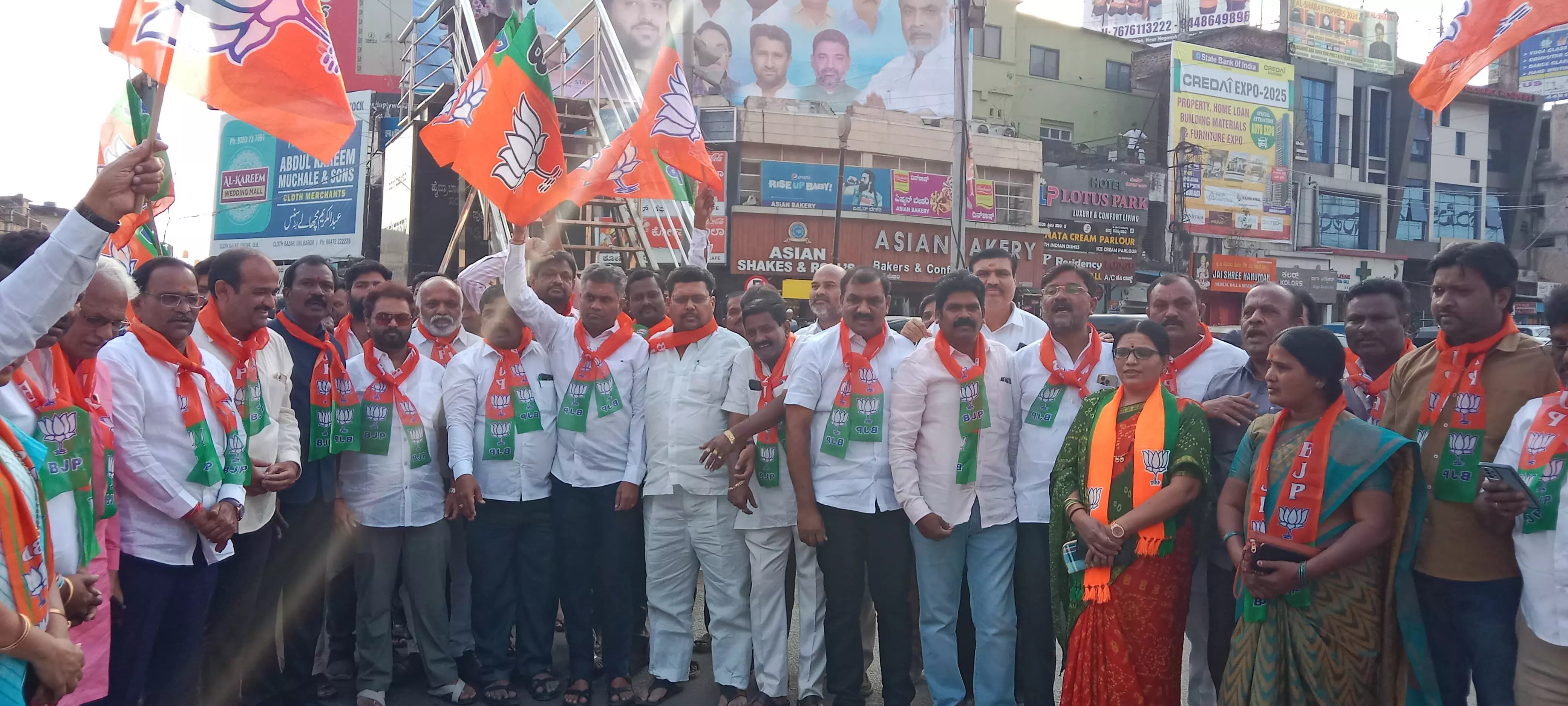 ದೆಹಲಿ ಚುನಾವಣೆಯಲ್ಲಿ ಬಿಜೆಪಿಗೆ ಗೆಲುವು : ಕಲಬುರಗಿಯಲ್ಲಿ ವಿಜಯೋತ್ಸವ ದೆಹಲಿ ಚುನಾವಣೆಯಲ್ಲಿ ಬಿಜೆಪಿಗೆ ಗೆಲುವು : ಕಲಬುರಗಿಯಲ್ಲಿ ವಿಜಯೋತ್ಸವ