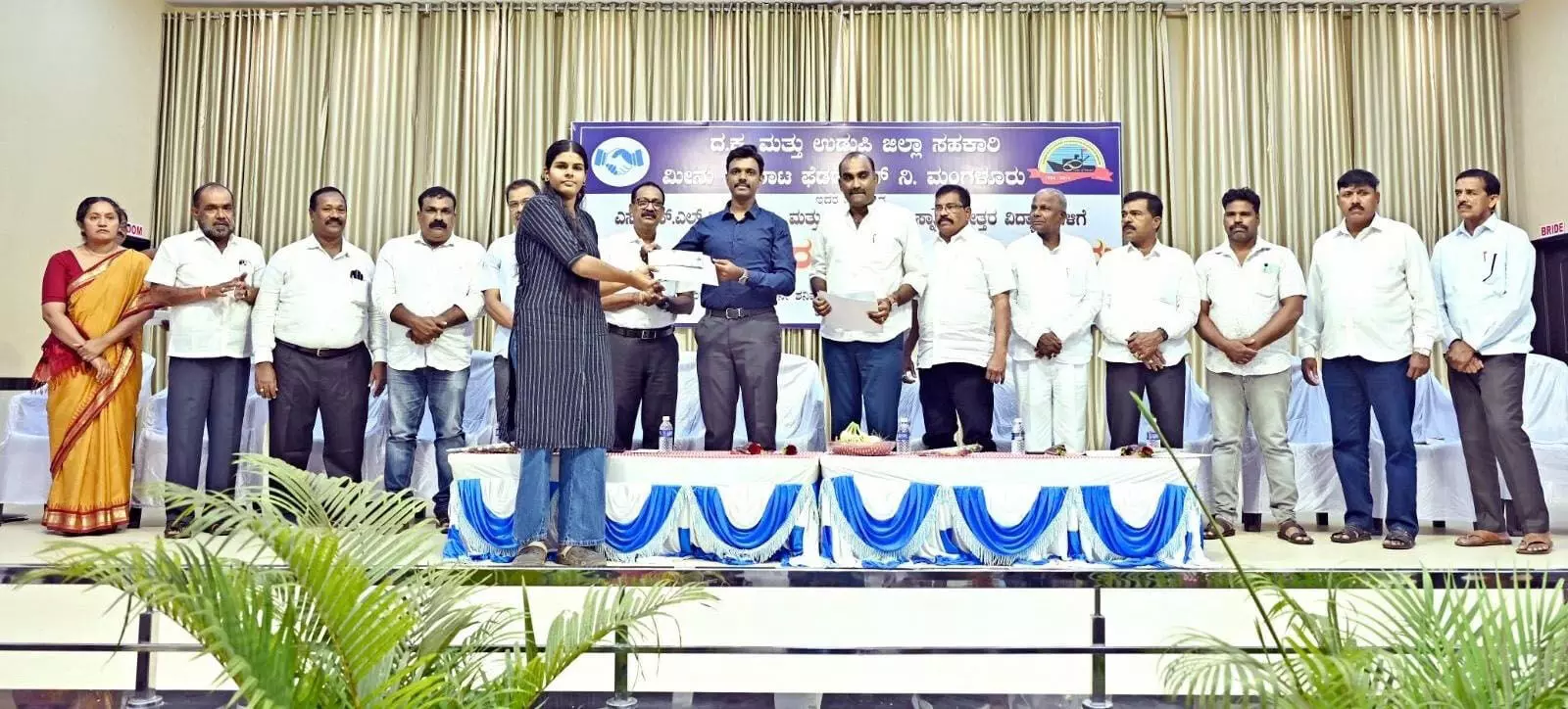 1050 ವಿದ್ಯಾರ್ಥಿಗಳಿಗೆ 25 ಲಕ್ಷ ರೂ. ಪ್ರತಿಭಾ ಪುರಸ್ಕಾರ ವಿತರಣೆ 1050 ವಿದ್ಯಾರ್ಥಿಗಳಿಗೆ 25 ಲಕ್ಷ ರೂ. ಪ್ರತಿಭಾ ಪುರಸ್ಕಾರ ವಿತರಣೆ