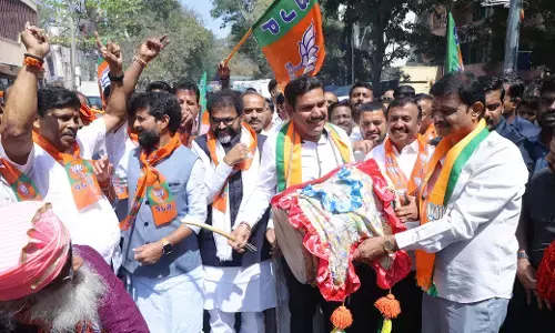 ದೆಹಲಿ ಫಲಿತಾಂಶ : ರಾಜ್ಯ ಬಿಜೆಪಿ ಕಚೇರಿ ಮುಂದೆ ಸಂಭ್ರಮಾಚರಣೆ