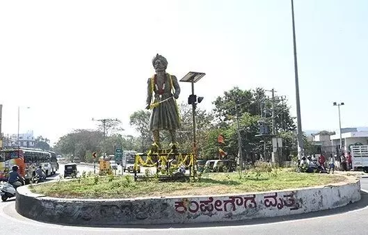 ಮೈಸೂರು | ರಾತ್ರೋ ರಾತ್ರಿ ಕೆಂಪೇಗೌಡರ ಕಂಚಿನ ಪ್ರತಿಮೆ ಪ್ರತಿಷ್ಠಾಪನೆ : ಸ್ಥಳದಲ್ಲಿ ಬಿಗುವಿನ ವಾತಾವರಣ