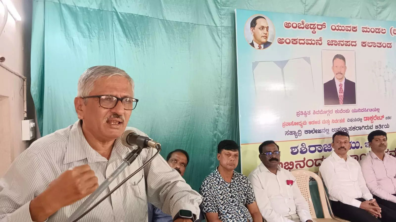 ಹಿಂದುಳಿದವರ್ಗದವರು ಉನ್ನತ ಶಿಕ್ಷಣ ಪಡೆಯದಂತೆ ಹುನ್ನಾರ: ಪ್ರೊ. ಫಣಿರಾಜ್ ಹಿಂದುಳಿದವರ್ಗದವರು ಉನ್ನತ ಶಿಕ್ಷಣ ಪಡೆಯದಂತೆ ಹುನ್ನಾರ: ಪ್ರೊ. ಫಣಿರಾಜ್