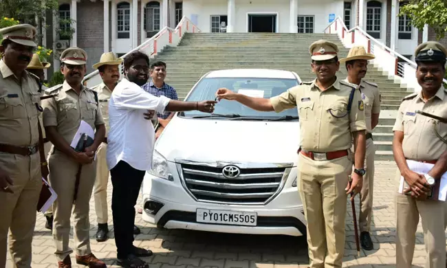 ಕಲಬುರಗಿ | ಜಾತ್ರೆಯಲ್ಲಿ ಕಳ್ಳತನವಾದ ಕಾರು ಮಾಲಕನಿಗೆ ಹಸ್ತಾಂತರ : ಆರೋಪಿ ಬಂಧನ