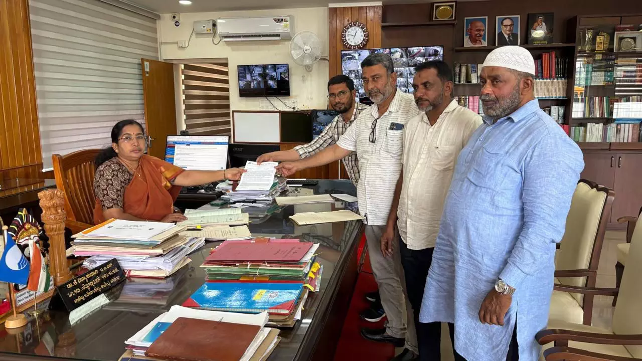 ಉಡುಪಿ ಜಿಲ್ಲೆಯ ಬೇಡಿಕೆಗಳಿಗೆ ಬಜೆಟ್ನಲ್ಲಿ ಅನುದಾನ ನೀಡುವಂತೆ ಆಗ್ರಹಿಸಿ ಮನವಿ ಉಡುಪಿ ಜಿಲ್ಲೆಯ ಬೇಡಿಕೆಗಳಿಗೆ ಬಜೆಟ್ನಲ್ಲಿ ಅನುದಾನ ನೀಡುವಂತೆ ಆಗ್ರಹಿಸಿ ಮನವಿ