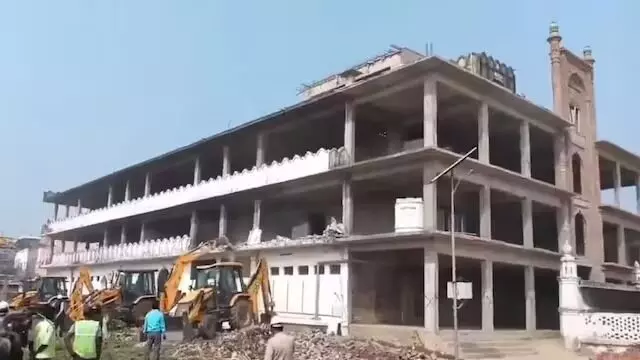 ಉತ್ತರ ಪ್ರದೇಶ | ಹೈಕೋರ್ಟ್ ತಡೆಯಾಜ್ಞೆ ಮುಕ್ತಾಯದ ಮರುದಿನವೇ ಮಸೀದಿ ಕೆಡವಿದ ಜಿಲ್ಲಾಡಳಿತ ಉತ್ತರ ಪ್ರದೇಶ | ಹೈಕೋರ್ಟ್ ತಡೆಯಾಜ್ಞೆ ಮುಕ್ತಾಯದ ಮರುದಿನವೇ ಮಸೀದಿ ಕೆಡವಿದ ಜಿಲ್ಲಾಡಳಿತ