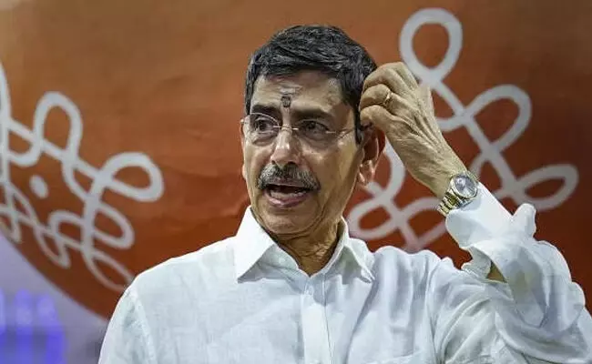 ಮರು ಅಂಗೀಕರಿಸಿದ ಮಸೂದೆಗಳನ್ನು ರಾಷ್ಟ್ರಪತಿಗಳಿಗೆ ಶಿಫಾರಸು ಮಾಡಲು ಹೇಗೆ ಸಾಧ್ಯ?: ತಮಿಳುನಾಡು ರಾಜ್ಯಪಾಲರ ಮೌನದ ಕುರಿತು ಚಾಟಿ ಬೀಸಿದ ಸುಪ್ರೀಂ ಕೋರ್ಟ್ ಮರು ಅಂಗೀಕರಿಸಿದ ಮಸೂದೆಗಳನ್ನು ರಾಷ್ಟ್ರಪತಿಗಳಿಗೆ ಶಿಫಾರಸು ಮಾಡಲು ಹೇಗೆ ಸಾಧ್ಯ?: ತಮಿಳುನಾಡು ರಾಜ್ಯಪಾಲರ ಮೌನದ ಕುರಿತು ಚಾಟಿ ಬೀಸಿದ ಸುಪ್ರೀಂ ಕೋರ್ಟ್