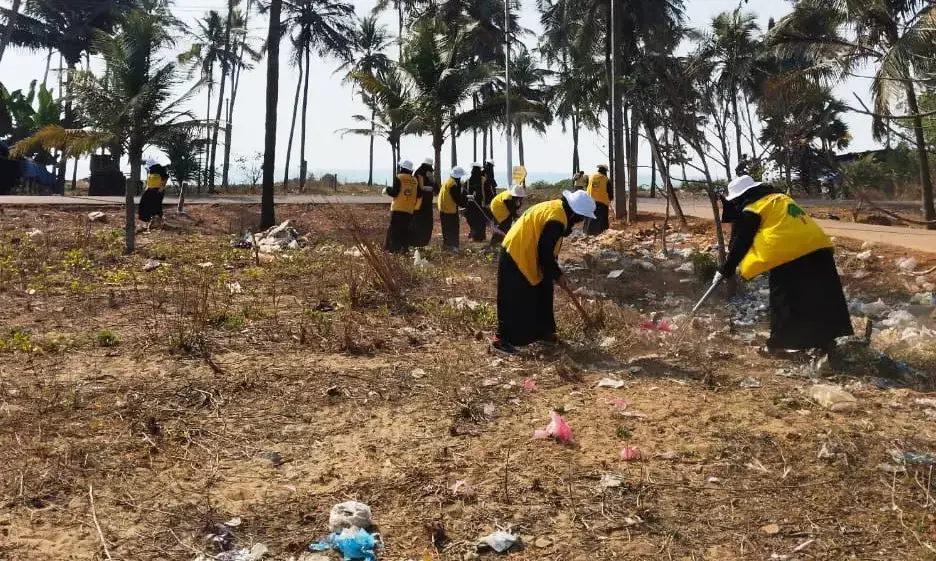 ಹೂಡೆ: ಮಹಿಳಾ ಸ್ವಯಂಸೇವಕರಿಂದ ಸ್ವಚ್ಛತಾ ಕಾರ್ಯಕ್ರಮ