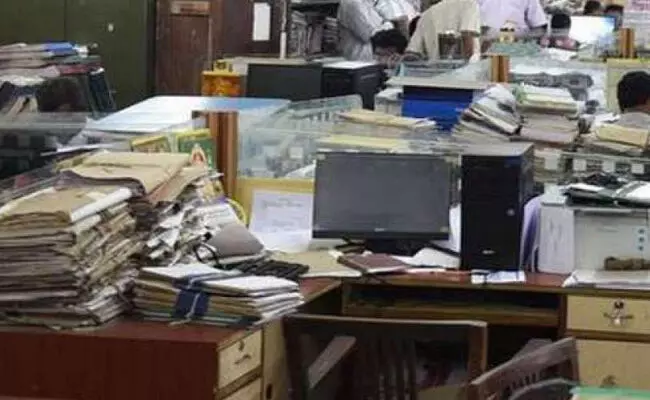 ವರ್ಷಗಳು ಕಳೆದರೂ ಕಡತ ಚಲಿಸುತ್ತಿಲ್ಲವೇಕೆ?