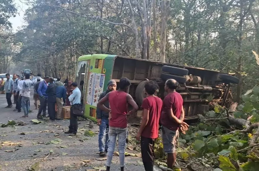 ಯಲ್ಲಾಪುರ:  ಕೆಎಸ್ಸಾರ್ಟಿಸಿ ಬಸ್​ ಪಲ್ಟಿ; 23 ಮಂದಿಗೆ ಗಾಯ