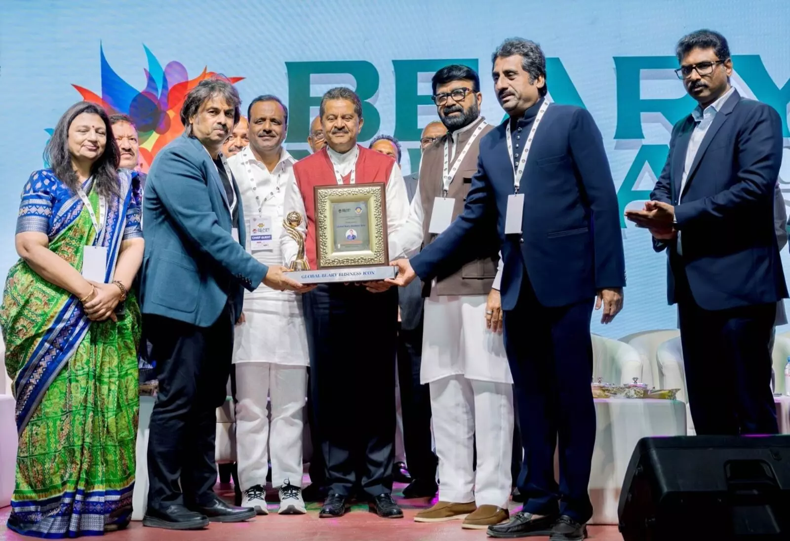 ದುಬೈ ಬ್ಯಾರಿ ಮೇಳದಲ್ಲಿ ಡಾ. ತುಂಬೆ ಮೊಯ್ದಿನ್ ಅವರಿಗೆ ʼಗ್ಲೋಬಲ್ ಬಿಝಿನೆಸ್ ಐಕನ್- 2025ʼ ಪ್ರಶಸ್ತಿ ಪ್ರದಾನ