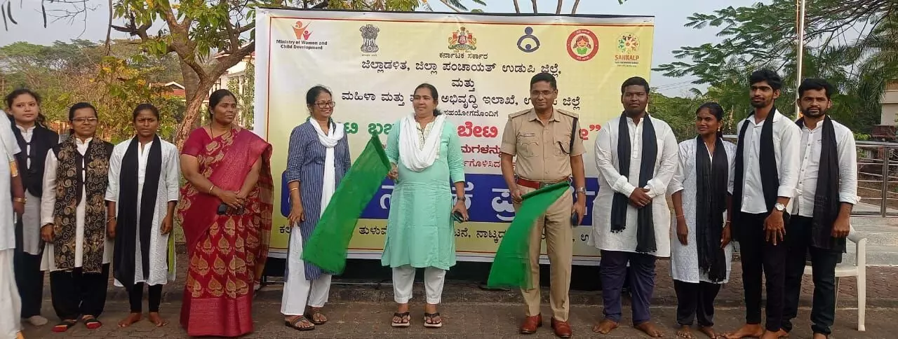 ಬೇಟಿ ಬಚಾವೋ.. ಬೇಟಿ ಪಡಾವೋ.. ಬೀದಿ ನಾಟಕಕ್ಕೆ ಉಡುಪಿ ಜಿಲ್ಲಾಧಿಕಾರಿ ಚಾಲನೆ ಬೇಟಿ ಬಚಾವೋ.. ಬೇಟಿ ಪಡಾವೋ.. ಬೀದಿ ನಾಟಕಕ್ಕೆ ಉಡುಪಿ ಜಿಲ್ಲಾಧಿಕಾರಿ ಚಾಲನೆ