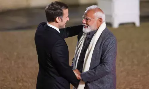 ಪ್ರಧಾನಿ ಮೋದಿಗೆ ಫ್ರೆಂಚ್ ಅಧ್ಯಕ್ಷರ ಆತ್ಮೀಯ ಸ್ವಾಗತ