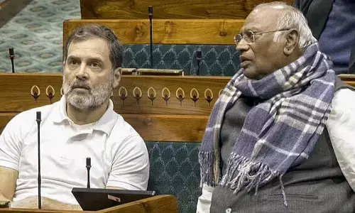 Photo of Rahul Gandhi and Mallikarjun Kharge
