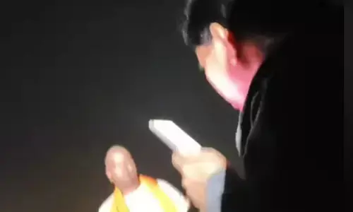 ಶಿವಮೊಗ್ಗ | ಅಕ್ರಮ ಮರಳು ದಂಧೆ ತಡೆಯಲು ಹೋದ ಮಹಿಳಾ ಅಧಿಕಾರಿಗೆ ಶಾಸಕರ ಪುತ್ರನೆಂದು ಹೇಳಿಕೊಂಡ ವ್ಯಕ್ತಿಯಿಂದ ನಿಂದನೆ; ವಿಡಿಯೋ ವೈರಲ್‌