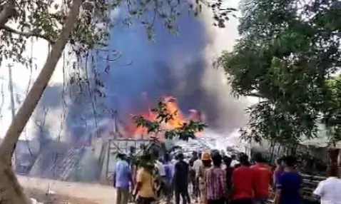 ಉಡುಪಿ | ಸಂತೋಷ್‌ನಗರದಲ್ಲಿ ಬೆಂಕಿ ಅವಘಡ: ಹೊತ್ತಿ ಉರಿದ ಗುಜರಿ ಗೋಡೌನ್