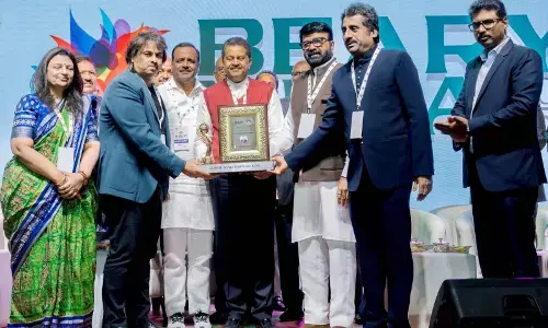 ದುಬೈ ಬ್ಯಾರಿ ಮೇಳದಲ್ಲಿ ಡಾ. ತುಂಬೆ ಮೊಯ್ದಿನ್ ಅವರಿಗೆ ʼಗ್ಲೋಬಲ್ ಬಿಝಿನೆಸ್ ಐಕನ್- 2025ʼ ಪ್ರಶಸ್ತಿ ಪ್ರದಾನ