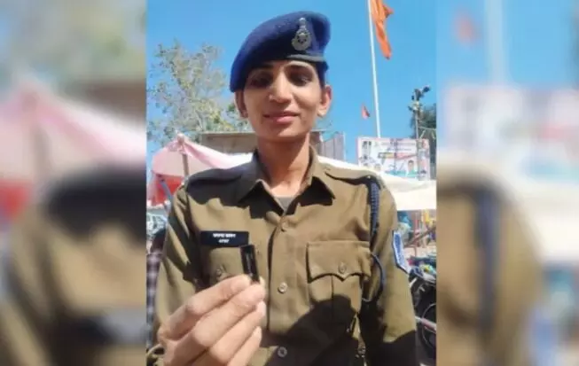 ಮಧ್ಯಪ್ರದೇಶ ಪೊಲೀಸರು ಪೆನ್ ಡ್ರೈವ್ ಗಾಗಿ ಸಾವಿರಾರು ರೂಪಾಯಿ ವೆಚ್ಚ ಮಾಡುತ್ತಿರುವುದೇಕೆ ಗೊತ್ತೆ? ಮಧ್ಯಪ್ರದೇಶ ಪೊಲೀಸರು ಪೆನ್ ಡ್ರೈವ್ ಗಾಗಿ ಸಾವಿರಾರು ರೂಪಾಯಿ ವೆಚ್ಚ ಮಾಡುತ್ತಿರುವುದೇಕೆ ಗೊತ್ತೆ?