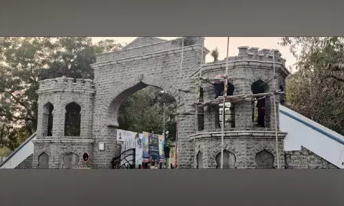 ಡಿಸಿ ಕಚೇರಿಯ ಪ್ರವೇಶದ್ವಾರದ ನವೀಕರಣ ಪ್ರಾರಂಭ : ವರದಿಯಿಂದ ಎಚ್ಚೆತ್ತ ಕಲಬುರಗಿ ಜಿಲ್ಲಾಡಳಿತ