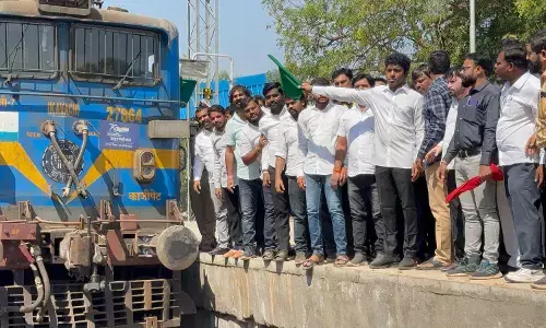 ಬೀದರ್ | ಮಹಾ ಕುಂಭಮೇಳಕ್ಕೆ ಸಾಗಲು ವಿಶೇಷ ರೈಲಿಗೆ ಚಾಲನೆ ನೀಡಿದ ಸಂಸದ ಸಾಗರ್ ಖಂಡ್ರೆ