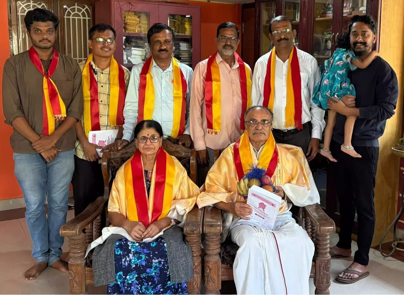 ಡಾ.ಶಿಶಿಲರಿಗೆ ಕ.ಸಾ.ಪ. ಜಿಲ್ಲಾಧ್ಯಕ್ಷರಿಂದ ಸಮ್ಮೇಳನದ ಆಮಂತ್ರಣ ಪತ್ರ ನೀಡಿ ಆಹ್ವಾನ ಡಾ.ಶಿಶಿಲರಿಗೆ ಕ.ಸಾ.ಪ. ಜಿಲ್ಲಾಧ್ಯಕ್ಷರಿಂದ ಸಮ್ಮೇಳನದ ಆಮಂತ್ರಣ ಪತ್ರ ನೀಡಿ ಆಹ್ವಾನ