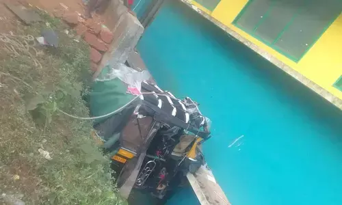 ಅಮ್ಮುಂಜೆ: ರಸ್ತೆ ಬದಿಯ ಚರಂಡಿಗೆ ಬಿದ್ದ ಆಟೋ; ಚಾಲಕ ಮೃತ್ಯು