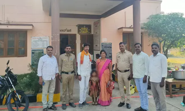 ಕಲಬುರಗಿ | ಜಾತ್ರೆಗೆ ಹೋಗಿ ನಾಪತ್ತೆಯಾದ ಬಾಲಕಿ : ಪತ್ತೆಹಚ್ಚಿ ಪೋಷಕರಿಗೆ ಒಪ್ಪಿಸಿದ ಪೊಲೀಸರು