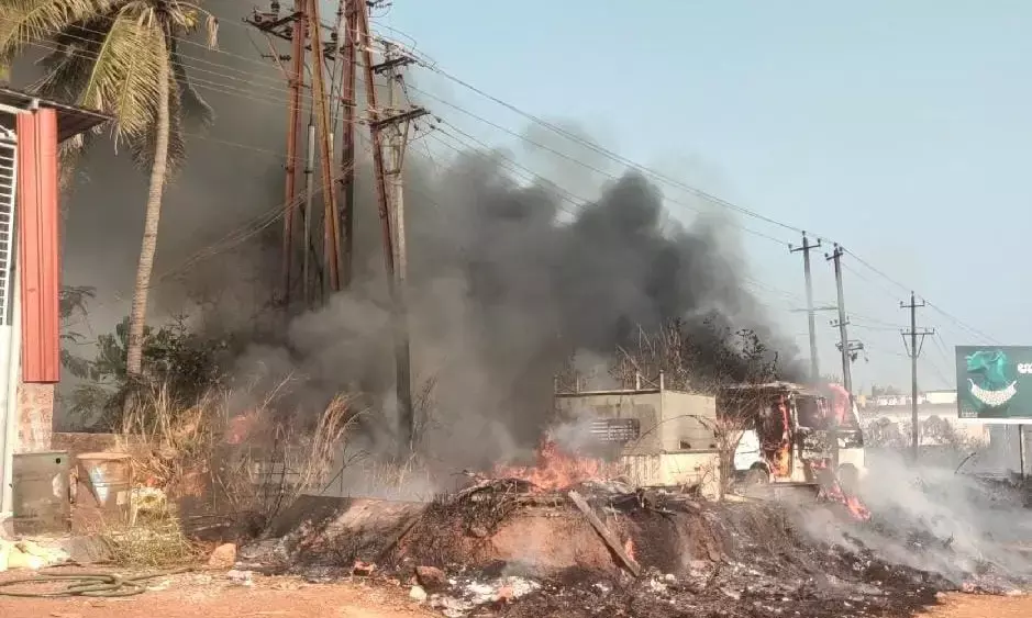 ಅಕಸ್ಮಿಕ ಬೆಂಕಿ: ರಿಪೇರಿ ವಾಹನಗಳಿಗೆ ಹಾನಿ