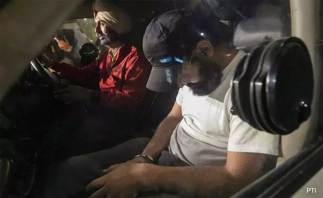 ‘ಡಂಕಿ ರೂಟ್’ ನಲ್ಲಿ ಅಪಾಯಕಾರಿ ಹಾವುಗಳು, ಮೊಸಳೆಗಳು... ‘ಡಂಕಿ ರೂಟ್’ ನಲ್ಲಿ ಅಪಾಯಕಾರಿ ಹಾವುಗಳು, ಮೊಸಳೆಗಳು...