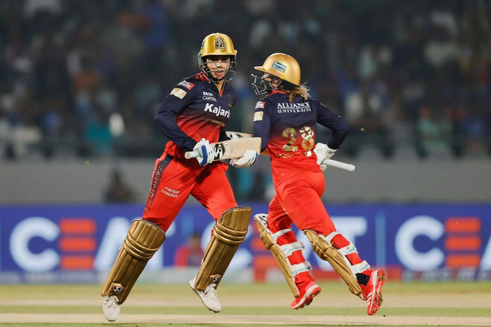 Chasing 142 against Delhi Capitals in Vadodara, Smriti Mandhana (41*) and Danni Wyatt-Hodge (33*) have provided RCB the perfect start Chasing 142 against Delhi Capitals in Vadodara, Smriti Mandhana (41*) and Danni Wyatt-Hodge (33*) have provided RCB the perfect start