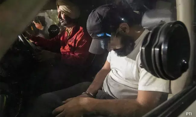 ‘ಡಂಕಿ ರೂಟ್’ ನಲ್ಲಿ ಅಪಾಯಕಾರಿ ಹಾವುಗಳು, ಮೊಸಳೆಗಳು...