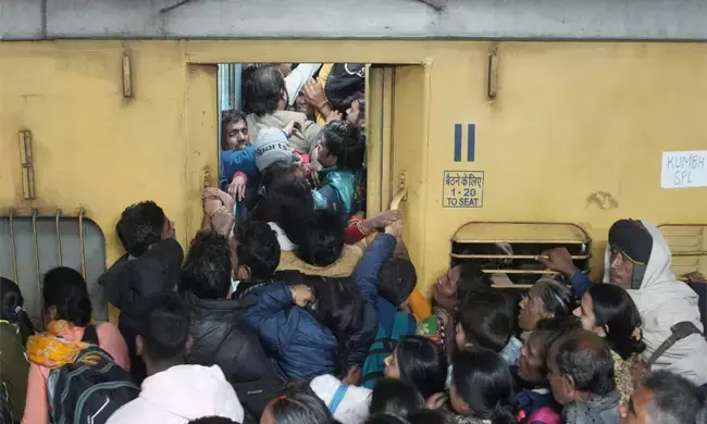 ದಿಲ್ಲಿ ರೈಲು ನಿಲ್ಲಾಣದಲ್ಲಿ ಕಾಲ್ತುಳಿತ ಪ್ರಕರಣ: ಕೆಲವೇ ತಿಂಗಳ ಹಿಂದೆ ದತ್ತು ಪಡೆದುಕೊಂಡ ಪುತ್ರನನ್ನು ಕಳೆದುಕೊಂಡ ದಂಪತಿ!