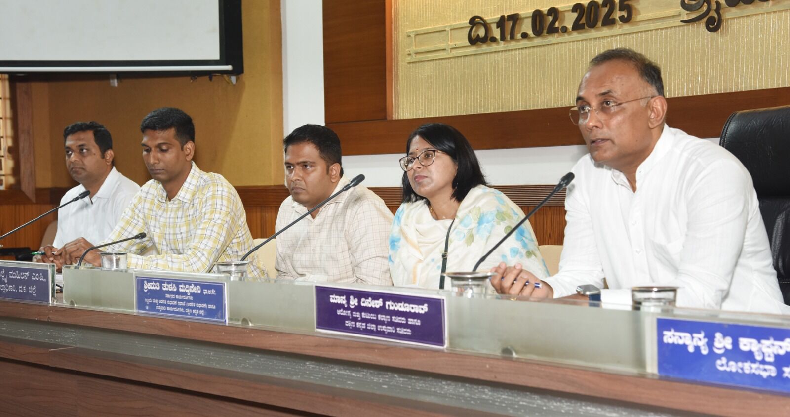 ಮಂಗಳೂರು| ಕೆಡಿಪಿ ಸಭೆಯಲ್ಲೂ ಪ್ರತಿಧ್ವನಿಸಿದ ಶಿಷ್ಟಾಚಾರ ವಿವಾದ; ದಿನೇಶ್ ಗುಂಡೂರಾವ್ - ವೇದವ್ಯಾಸ ಕಾಮತ್ ನಡುವೆ ವಾಗ್ವಾದ