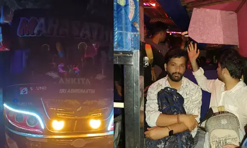 ಕಾರವಾರ: ಬಸ್ ನ ಬ್ರೇಕ್ ಸಮಸ್ಯೆಯಾಗಿ ಕಾಡಿನಲ್ಲಿ ಸಿಲುಕಿದ 20ಕ್ಕೂ ಅಧಿಕ ಮಂದಿ ಪ್ರವಾಸಿಗರು