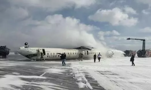 ಟೊರೊಂಟೊ: ಡೆಲ್ಟಾ ಜೆಟ್ ವಿಮಾನ ತುರ್ತು ಭೂಸ್ಪರ್ಶ; 19 ಮಂದಿಗೆ ಗಾಯ ಟೊರೊಂಟೊ: ಡೆಲ್ಟಾ ಜೆಟ್ ವಿಮಾನ ತುರ್ತು ಭೂಸ್ಪರ್ಶ; 19 ಮಂದಿಗೆ ಗಾಯ