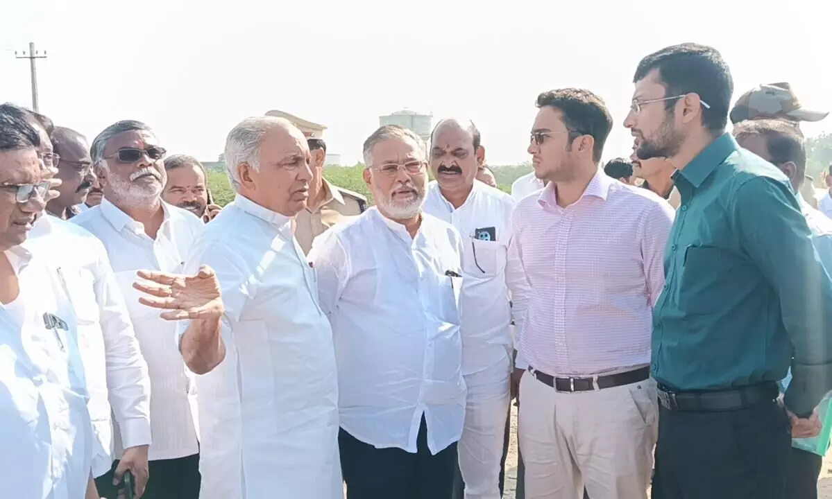 ರಾಂಪುರ ಕೆರೆ ಪ್ರದೇಶಕ್ಕೆ ಸಚಿವ ಎನ್‌ ಎಸ್ ಬೋಸರಾಜು ಭೇಟಿ; ಪರಿಶೀಲನೆ