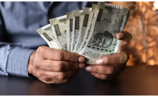 ಮತ್ತೆ ಕುಸಿದ ರೂಪಾಯಿ ಮೌಲ್ಯ; ಡಾಲರ್ ಎದುರು 86.96 ರೂ.