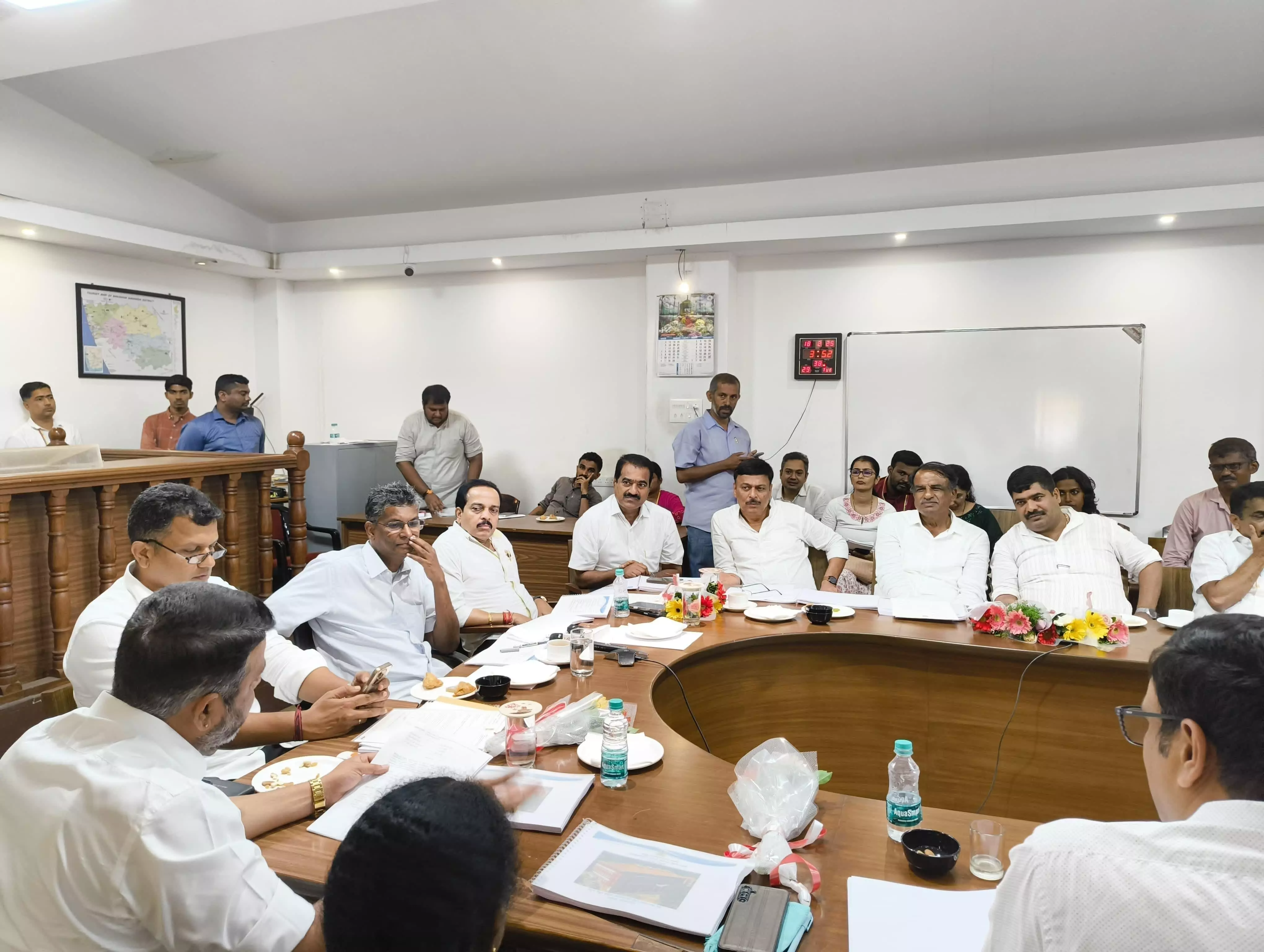 ಜಿಲ್ಲೆಯ ವಿವಿಧ ಕಾಮಗಾರಿಗಳಿಗೆ ಅನುದಾನ ಬಿಡುಗಡೆ ಮಾಡುವಂತೆ ಸಚಿವರಿಗೆ ಡಾ.ಮಂಜುನಾಥ ಭಂಡಾರಿ ಮನವಿ ಜಿಲ್ಲೆಯ ವಿವಿಧ ಕಾಮಗಾರಿಗಳಿಗೆ ಅನುದಾನ ಬಿಡುಗಡೆ ಮಾಡುವಂತೆ ಸಚಿವರಿಗೆ ಡಾ.ಮಂಜುನಾಥ ಭಂಡಾರಿ ಮನವಿ